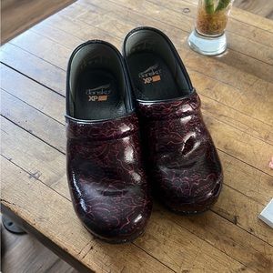 Nursing shoes